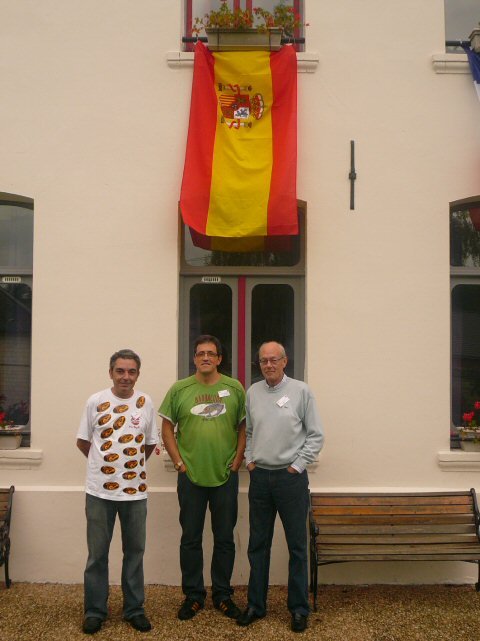 Carmelo, Miguel et Peter, représentant de l'Espagne